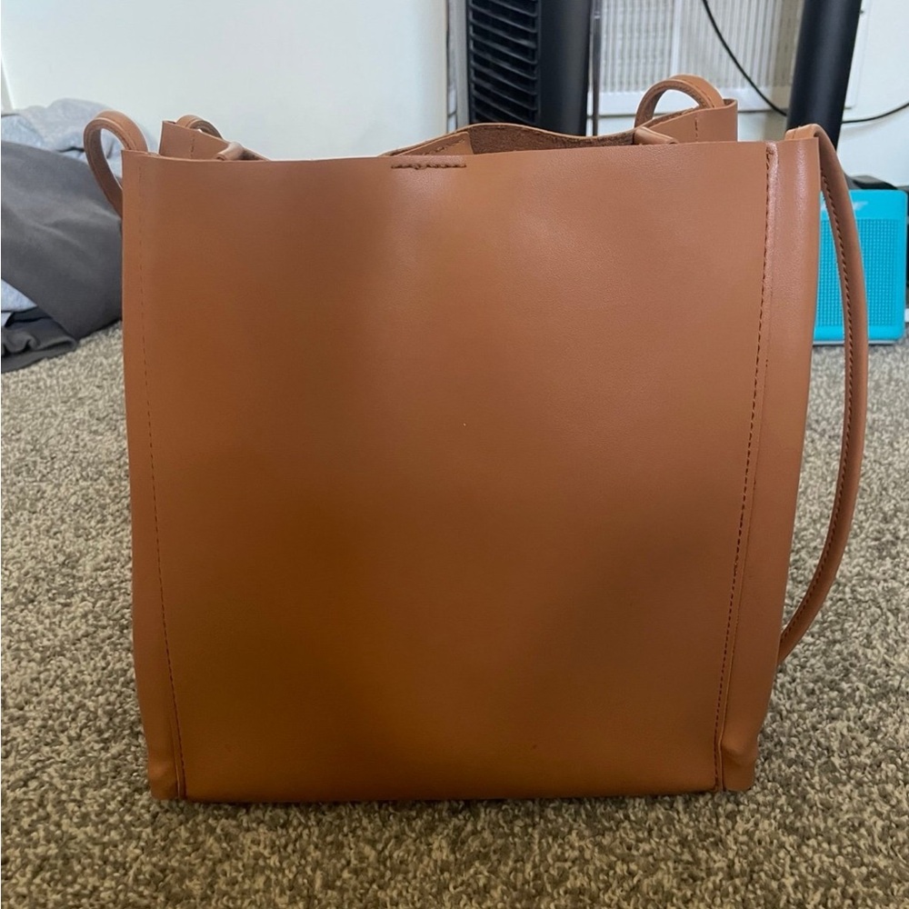 Elegant Tan Leather Tote Bag